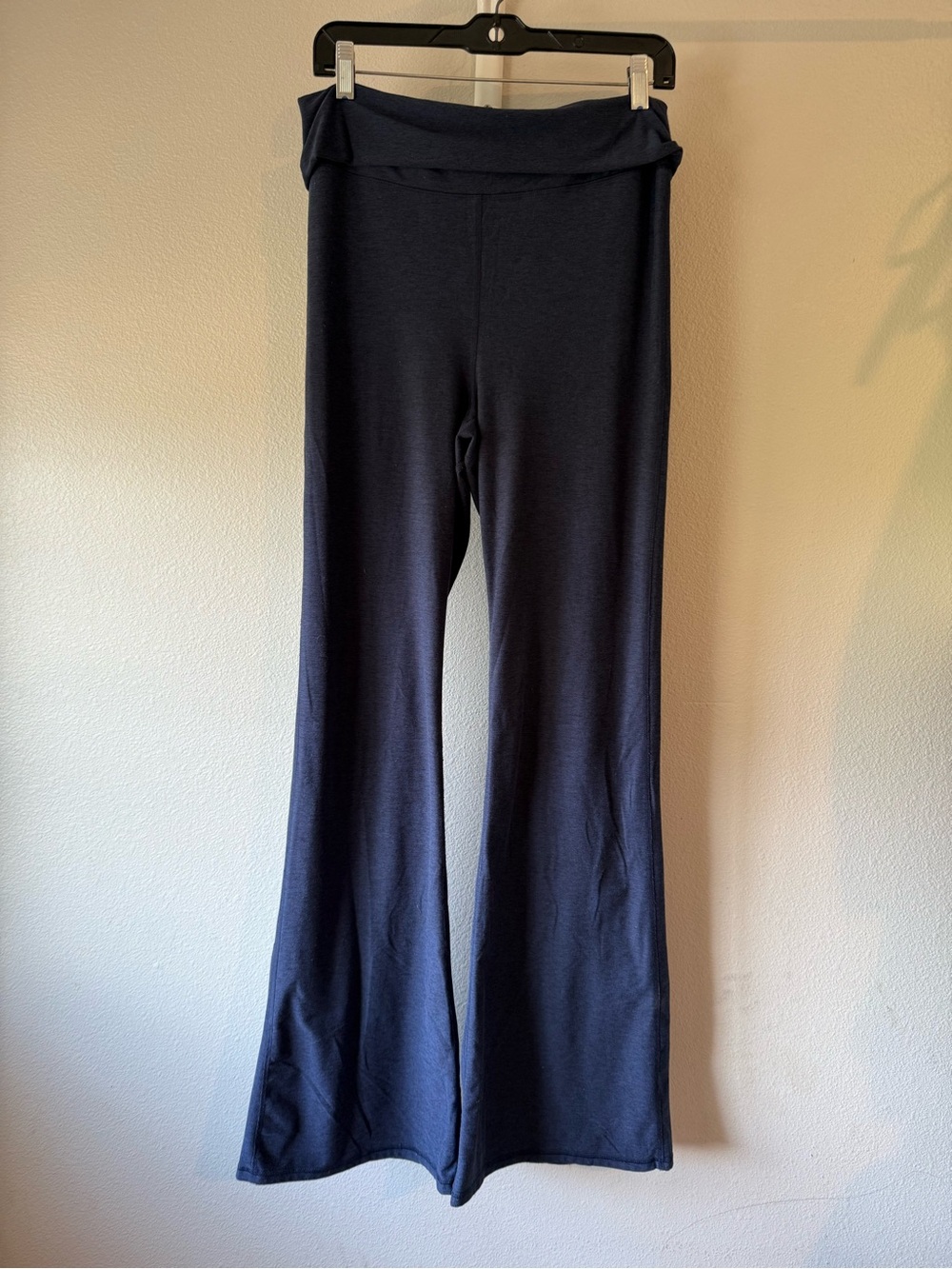 Fabletics navy blue flare leggings